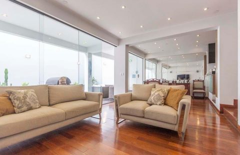 Inmueble multifamiliar o vivienda con empresas a puertas cerradas 15 ambientes jardines cocheras, linda zona cerca av.benavides urb.Chama