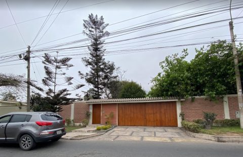 LA MOLINA RINCONADA DEL LAGO LINDA RESCIDENCIA 1,060M2, 4DORMITORIOS JARDINES TERRAZA CERCA AV.MANUEL PRADO UGARTECHE Y CONTRY CLUB